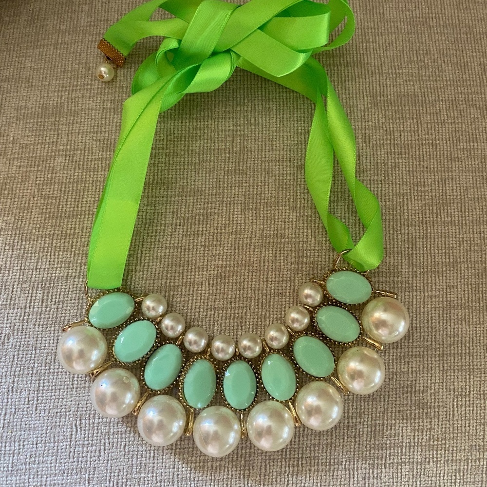 NWOT  FAUX PEARL NECKLACE